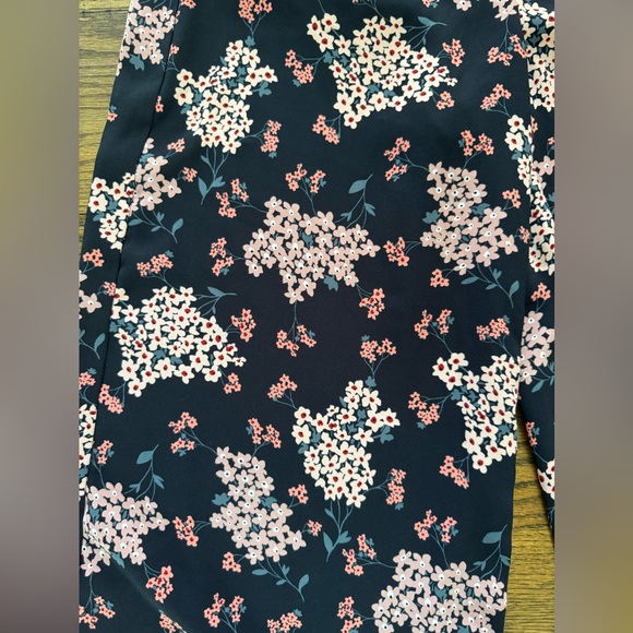 Loft blue floral wide leg cropped pants, size 12 - Picture 3 of 4